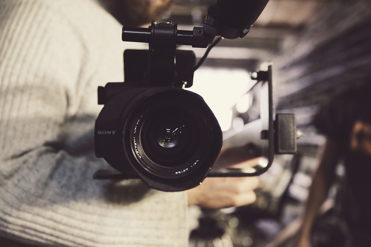 A Real Estate Agent's Guide to Writing a Script for Facebook Live 